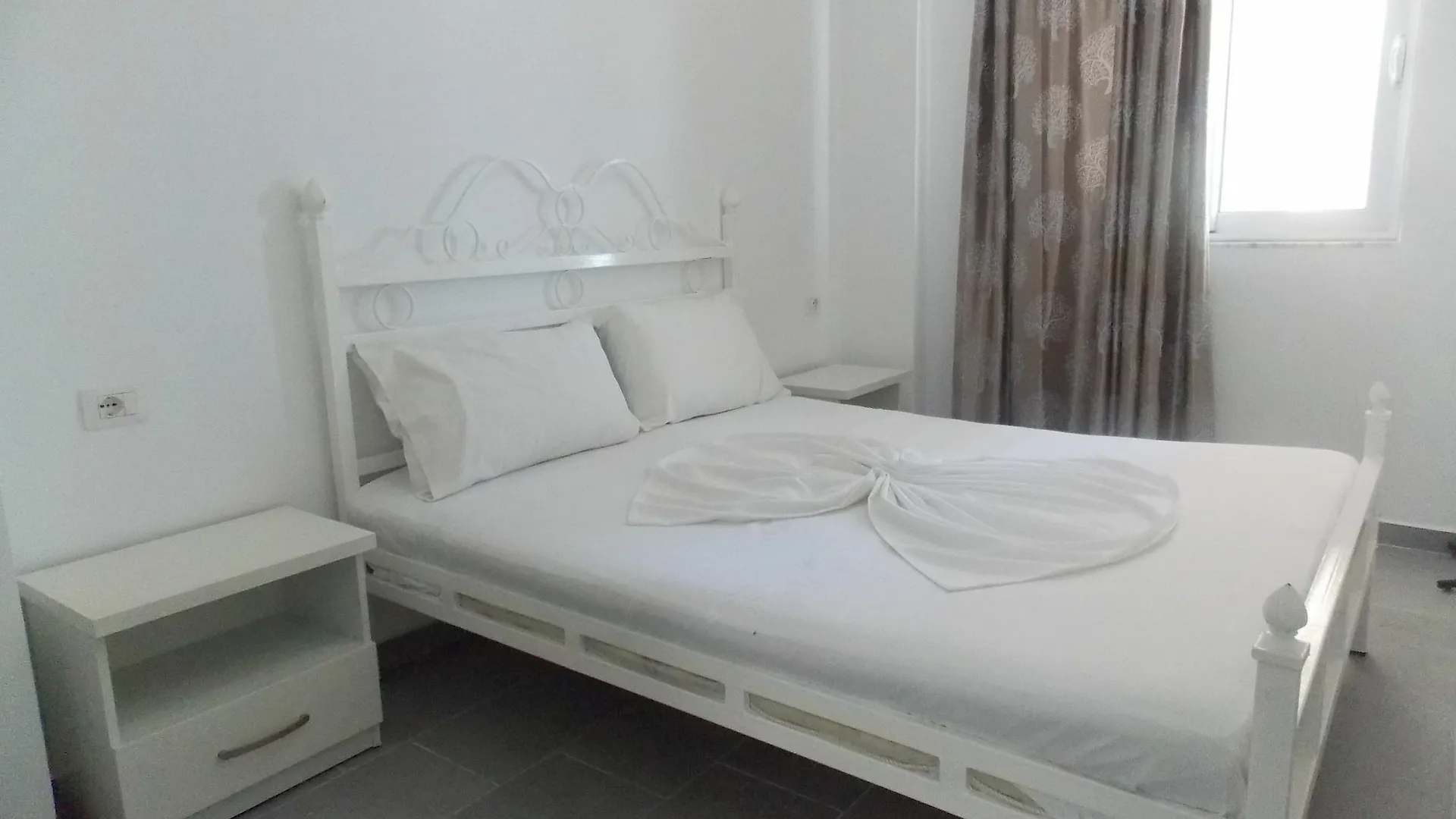 Santa Paola Apartments Sarande